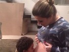 Dani Souza posta foto do filho beijando o barrigão de Mirella Santos