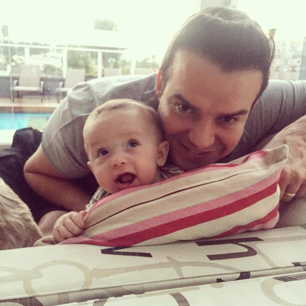 Thais Pacholek posta foto do marido e do filho (Foto: Instagram / Reprodução)
