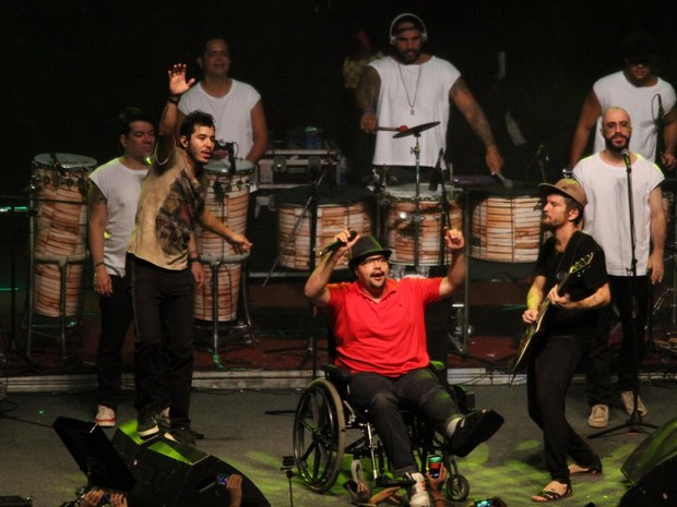 Tomate, Tiago Abravanel e Saulo Fernandes em show na Zona Oeste do Rio (Foto: Rodrigo dos Anjos/ Ag. News)