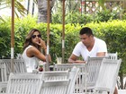 Juntinhos! Ronaldo vai a restaurante no Rio com nova namorada