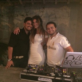 Cristiana Oliveira com amigos em sua festa de aniversário no Rio (Foto: Instagram/ Reprodução)