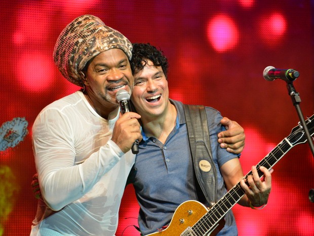 Carlinhos Brown e Jorge Vercillo em show em Salvador, na Bahia (Foto: Felipe Souto Maior/ Ag. News)