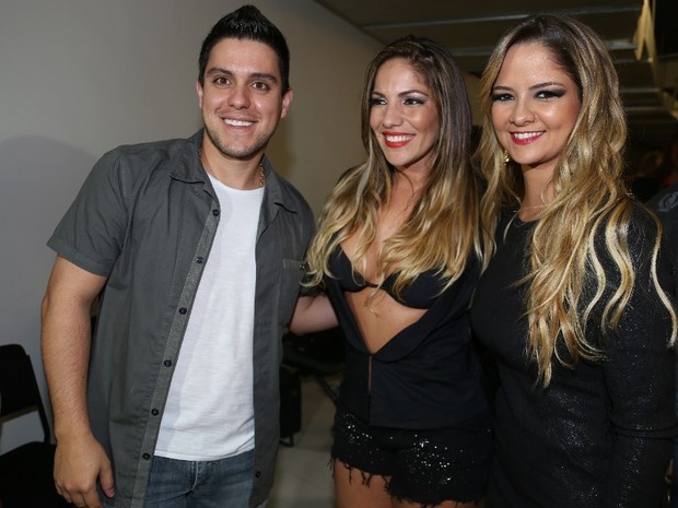 Ex-BBB Anamara com os cantores Maria Cecilia e Rodolfo em evento em Goiânia (Foto: Fred Pontes/ Divulgação)
