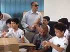 Emerson Sheik participa de evento de Dia dos Pais no colégio dos filhos