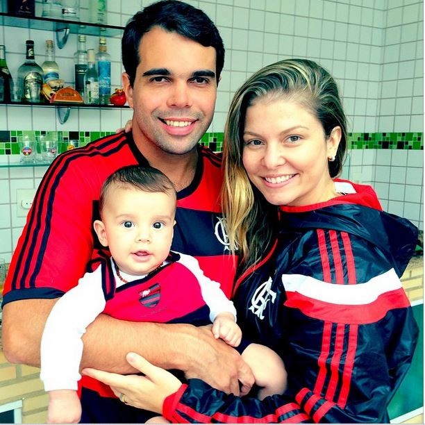 Bárbara Borges com o filho e o marido (Foto: Instagram)