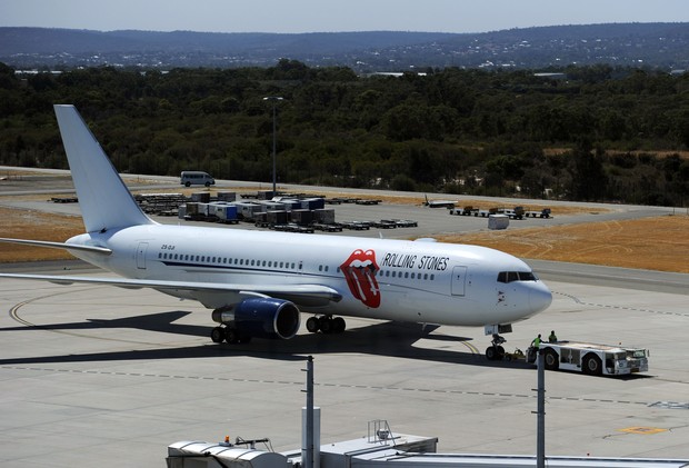 Avião do grupo Rolling Stones (Foto: GREG WOOD / AFP)
