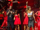 Que trio! Rihanna e Justin Timberlake cantam com Jay-Z em festival