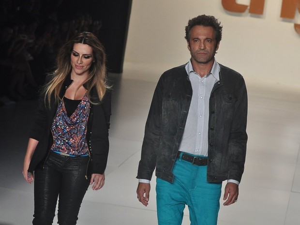 Cleo Pires e Domingos Montagner desfilam pela grife TNG no Fashion Rio (Foto: Roberto Teixeira / EGO)