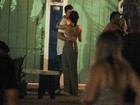Thaila Ayala troca beijos com Adam Senn em Trancoso