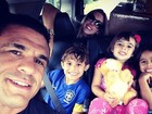 Vitor Belfort posta com Joana Prado e os três filhos: 'Presente de Deus'