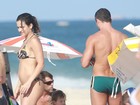 Malvino Salvador e Kyra Gracie, grávida, têm domingo de praia 