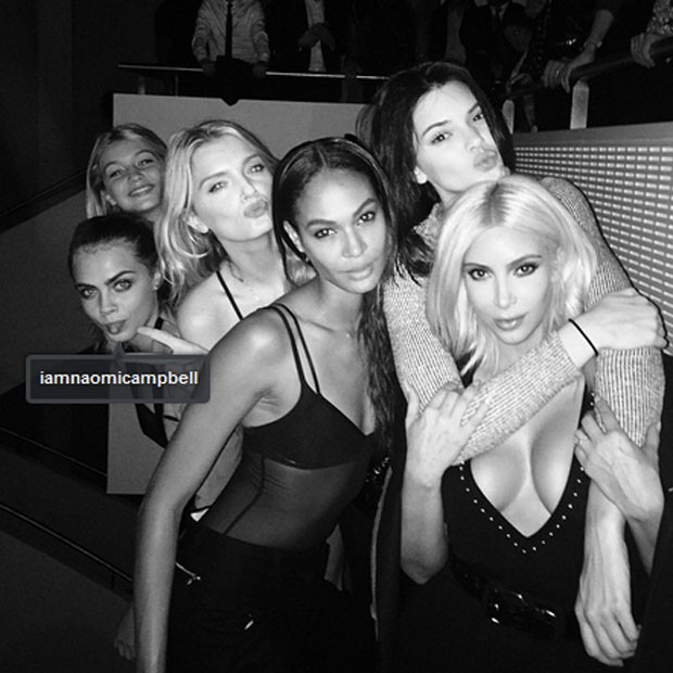 Gigi Hadid, Cara Delevingne, Lily Donaldson, Joan Smalls, Kendall Jenner e Kim Kardashian em show em Paris, na França (Foto: Instagram/ Reprodução)