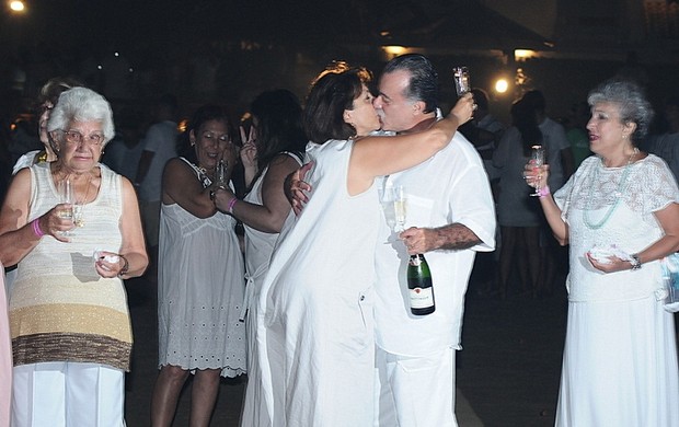 Tony Ramos curte réveillon com a esposa (Foto: DÓ CRUZ/FOTO RIO NEWS)
