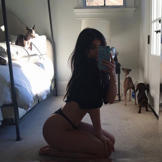 Kylie Jenner sensualiza em selfie de calcinha (Foto: Instagram/ Reprodução)