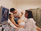 Rúbia Baricelli mostra ultrassonografia e revela sexo do bebê: uma menina