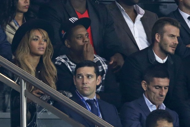 Beyonce, Jay Z e David Beckham assistem a jogo de futebol entre Paris St Germain e Barcelona, em Paris (Foto: REUTERS/Philippe Wojaze)