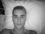 Justin Bieber posta primeira foto após chegar ao Brasil e mostra nova tattoo