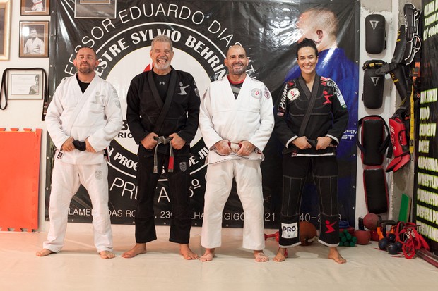 Raul Gazolla com seus treinadores (Foto: Anderson Barros/EGO)