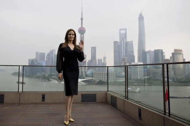 Angelina Jolie participa de sessão de fotos em Shangai, na China (Foto: Aly Song/ Reuters)