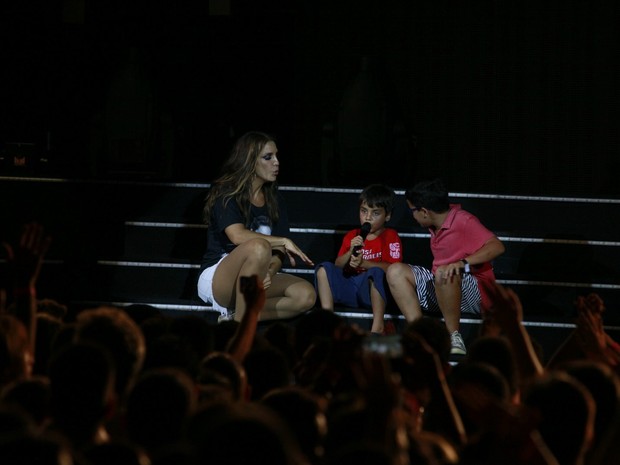 Ivete Sangalo com o filho, Marcelo, em show no Rio (Foto: Isac Luz/ EGO)