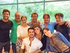 Roberto Carlos participa de almoço com elenco de Império e tira foto