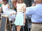 Taylor Swift atrai olhares dos homens nas ruas de Nova York