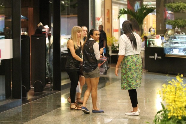Marta faz compras em shopping do Rio (Foto: Wallace Barbosa / AgNews)