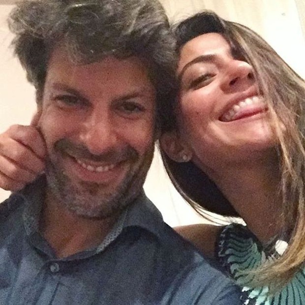 Carol Castro com o namorado, o violinista Felipe Prazeres (Foto: Instagram/Reprodução)