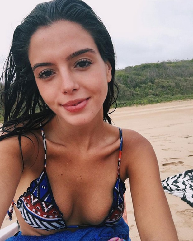 Giovanna Lancellotti posa de biquíni em Fernando de Noronha (Foto: Instagram/ Reprodução)