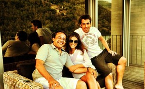 Márcia Goldschmidt entre o marido Nuno Rego e o amigo Rodrigo Branco (Foto: Reprodução/Twitter)