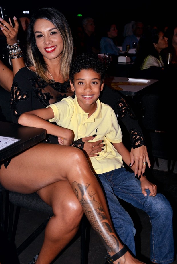 Milena Nogueira e o filho, Davi (Foto: Cristina Granato)