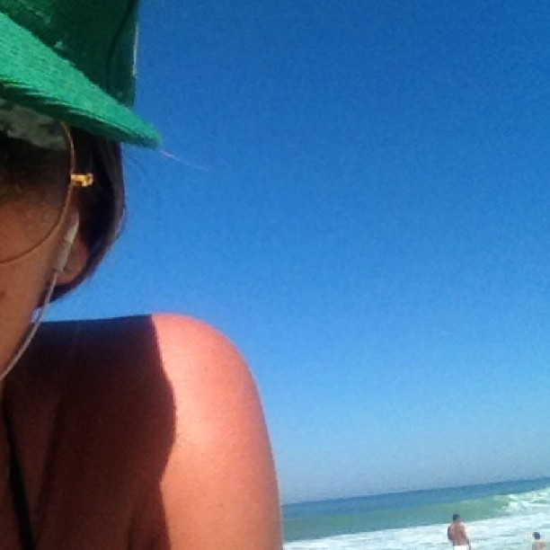 Ex-BBB Adriana em praia do Rio (Foto: Reprodução/Instagram)