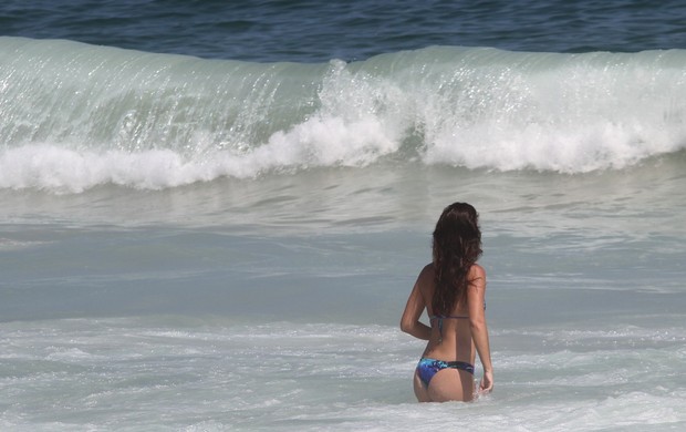 Glenda Kozlowski na praia de Ipanema (Foto: Wallace Barbosa / AgNews)