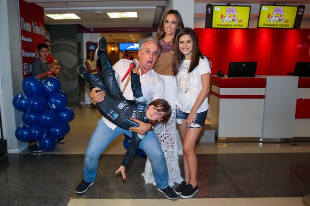 Aniversário de seis anos de Pietro, filho de Otávio Mesquita (Foto: Manuela Scarpa/Photo Rio News)