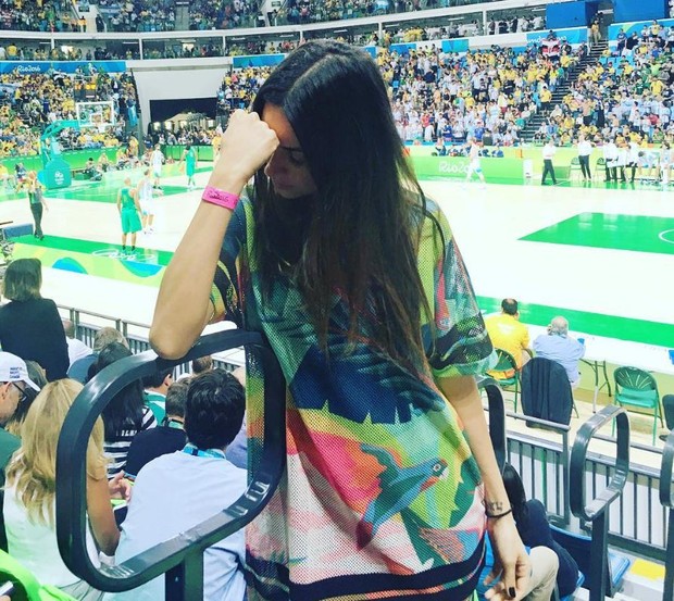 Thaila Ayala após a derrota do Brasil para a Argentina no basquete masculino (Foto: Reprodução/Instagram)
