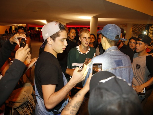 Justin Bieber na Zona Sul do Rio (Foto: Gabriel Rangel e Marcello Sá Barretto/ Ag. News)