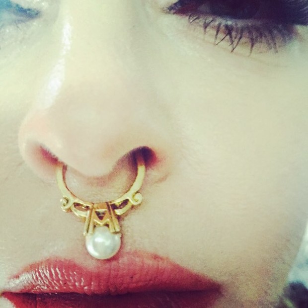 Madonna posa com piercing no nariz (Foto: Instagram/ Reprodução)