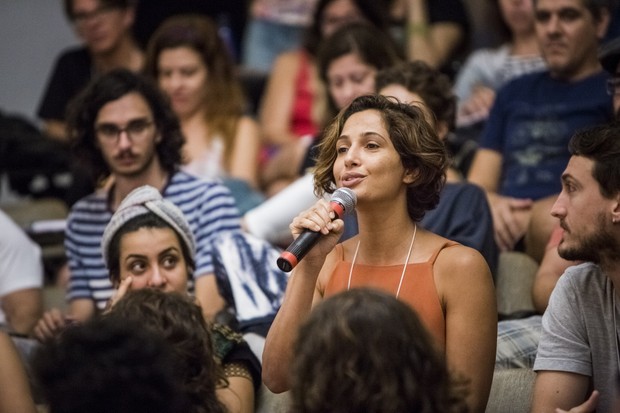 Camila Pitanga no debate sobre o cinema brasileiro em Tiradentes, MG (Foto: Beto Sataino)