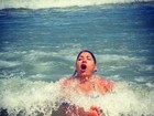 Roberta Miranda posta foto no mar e fãs brincam: 'Tomando um caldo'
