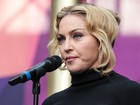 Madonna aparece com rosto inchado e fãs criticam: 'Botox com certeza'