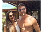 Ex-BBB Jonas posa sem camisa e se declara à namorada, Mari Gonzalez