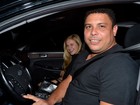 Ronaldo leva namorada, Celina Locks, para jantar em São Paulo