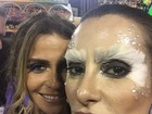 Giovanna Antonelli e Cleo Pires fazem selfie maquiadas na Sapucaí