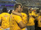 Famosos beijam muito na primeira noite de desfiles do Grupo Especial na Sapucaí, neste domingo, 10