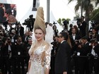 Apresentadora russa chama a atenção com look bizarro em Cannes