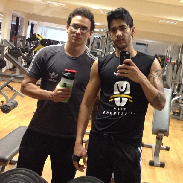 Gusttavo Lima com seu personal trainer  (Foto: Instagram/ Reprodução)