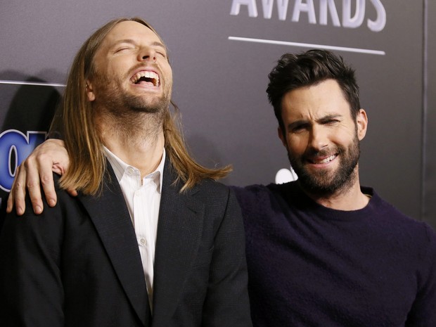 James Valentine e Adam Levine, da banda Maroon 5, em premiação em Los Angeles, nos Estados Unidos (Foto: Danny Moloshok/ Reuters)