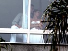 Gisele Bündchen e Tom Brady trocam carinhos em hotel no Rio