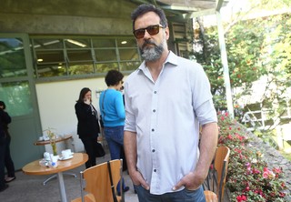 Mauro Sanches no velório de Vange Leonel (Foto: Iwi Onodera / EGO)
