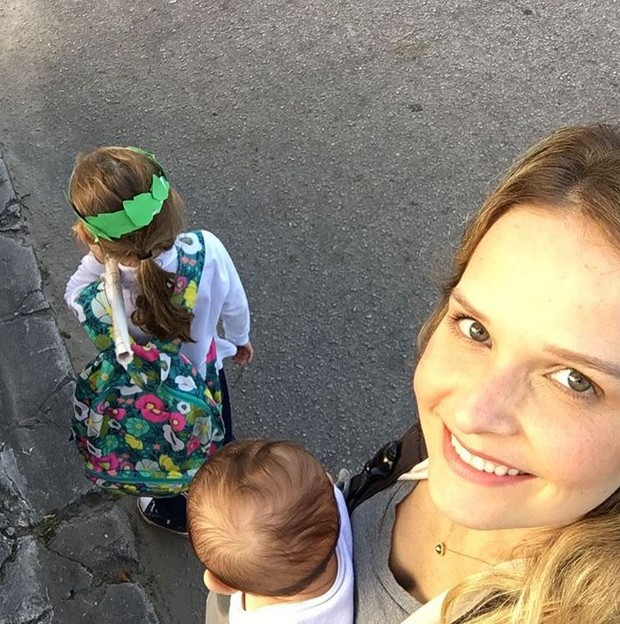 Fernanda Rodrigues com as filhas (Foto: Reprodução/Instagram)